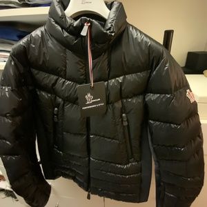 Moncler Canmore Short Down Jacket